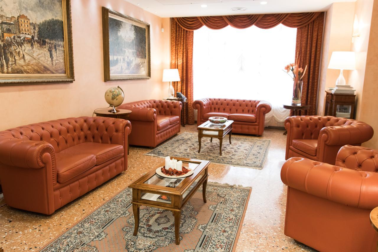 קורג'ו Phi Hotel Dei Medaglioni מראה חיצוני תמונה