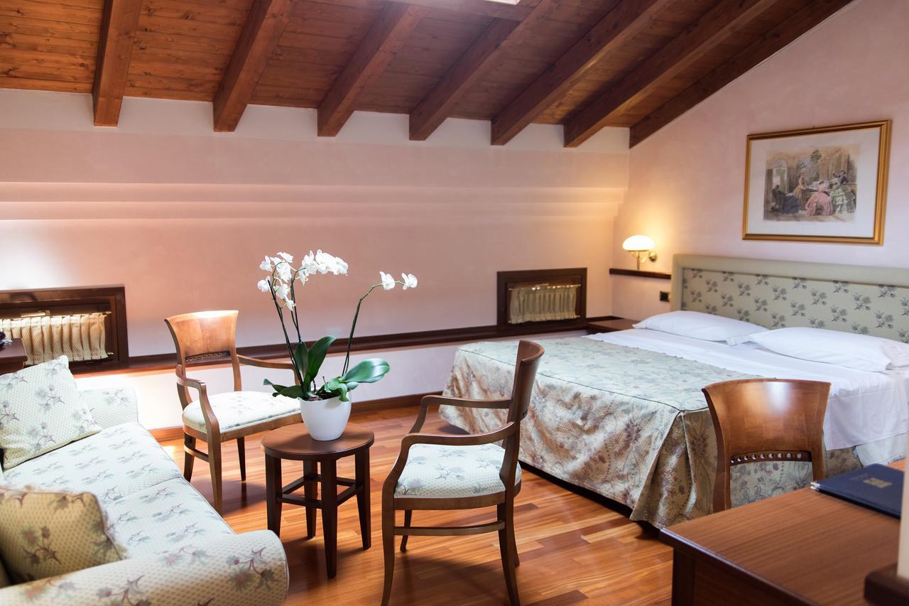 קורג'ו Phi Hotel Dei Medaglioni מראה חיצוני תמונה